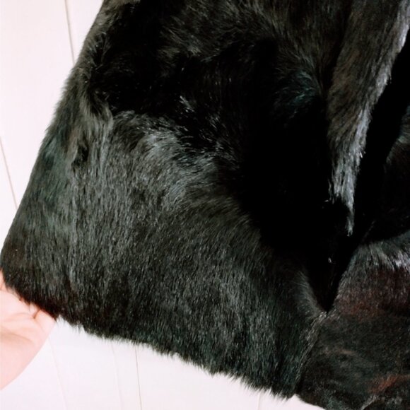 Cowhide black cape - Picture 4 of 5